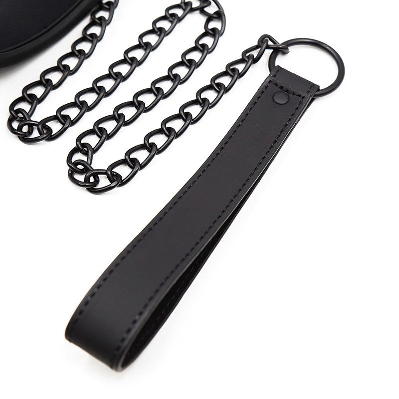 Dark Room Collar con Cadena