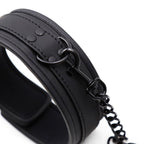 Dark Room Collar con Cadena