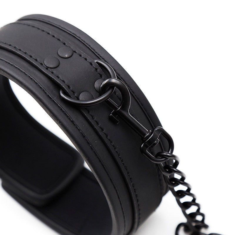 Dark Room Collar con Cadena