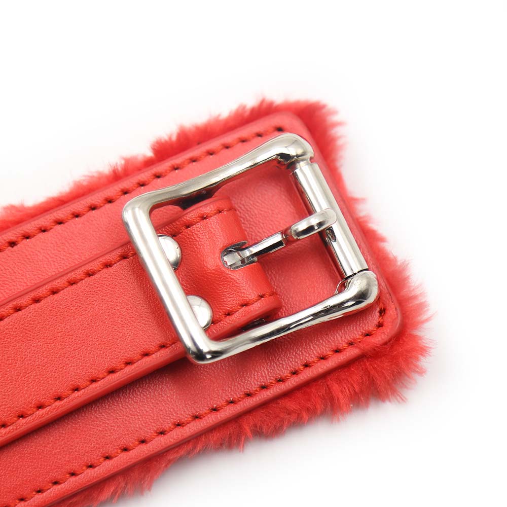 Collar Felpa con Cadena SENS Rojo