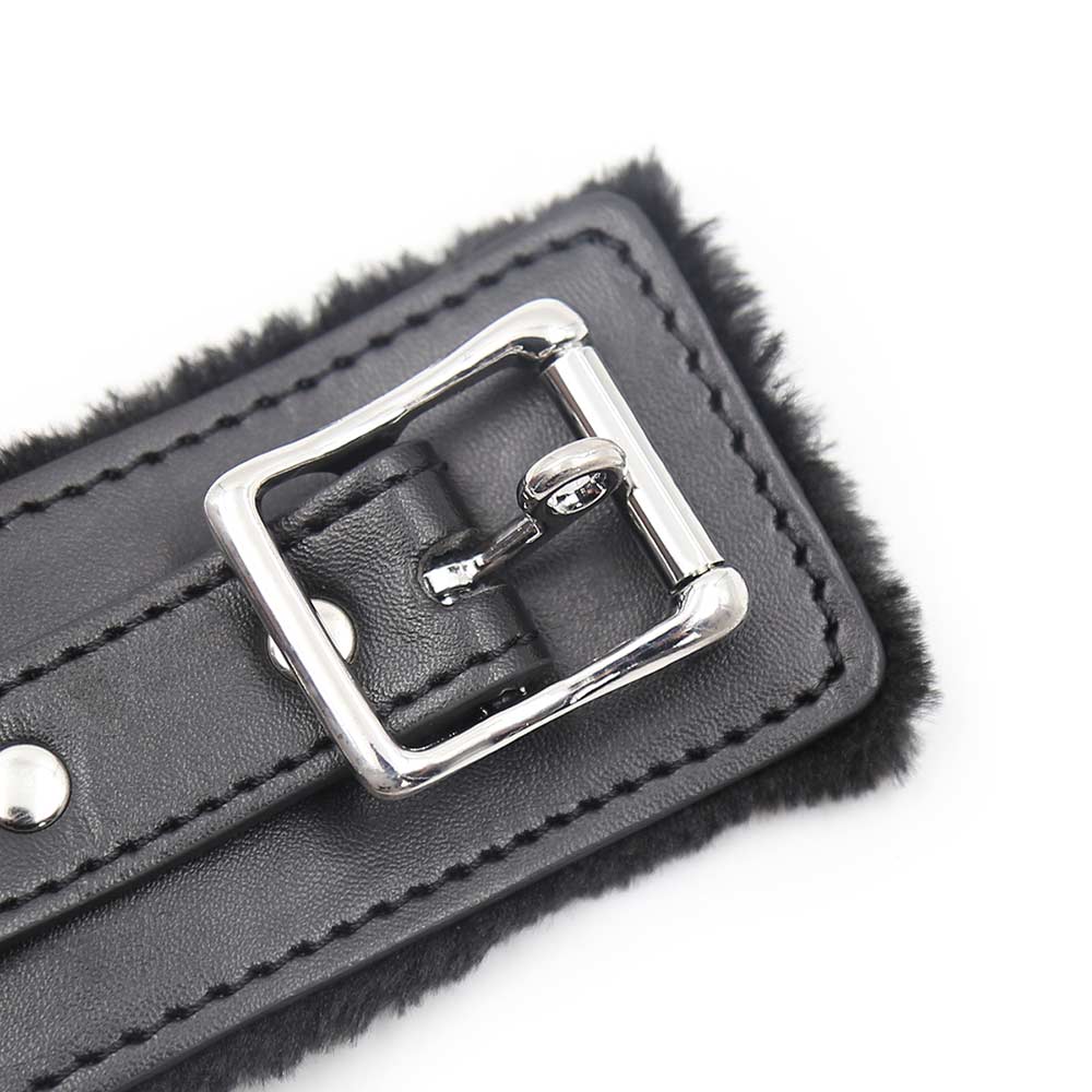 Collar Felpa con Cadena SENS Negro