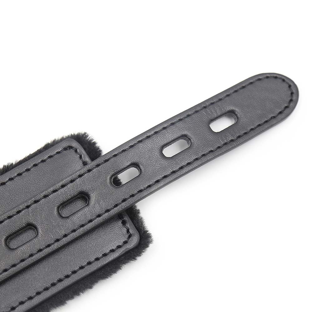 Collar Felpa con Cadena SENS Negro